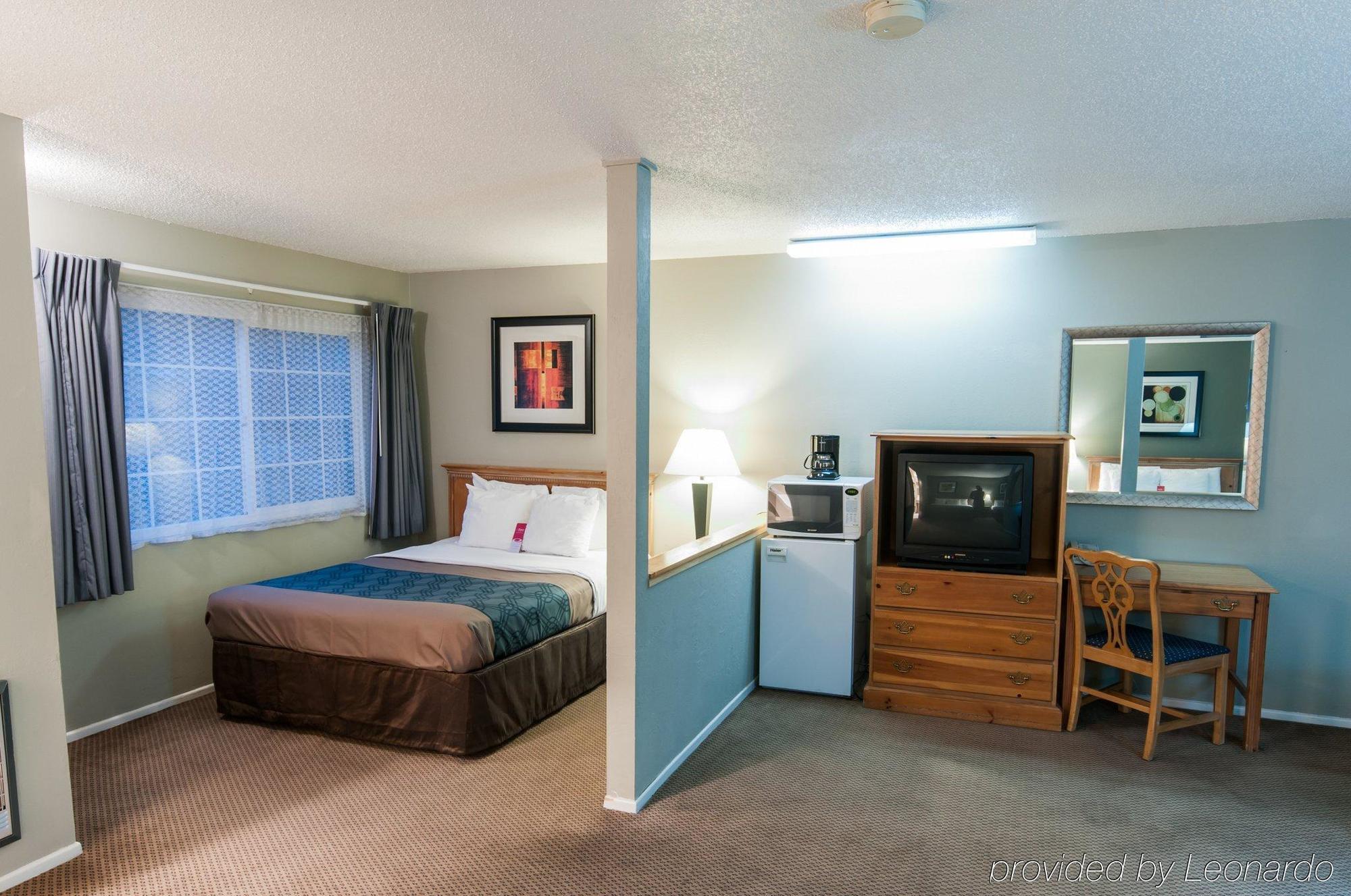 Econo Lodge Inn & Suites Yreka Exterior photo